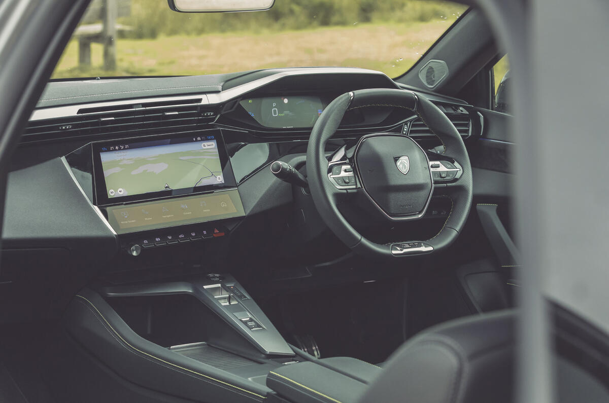 Peugeot e 308 long termer cabin