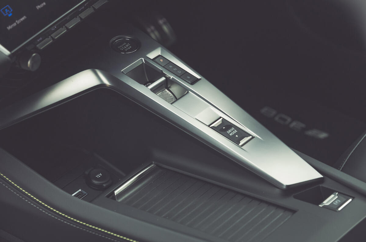 Peugeot e 308 long termer gear selector