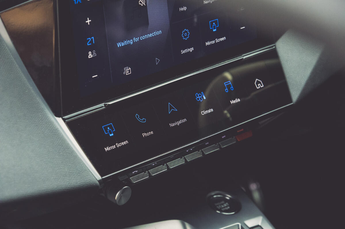 Peugeot e 308 long termer  i cockpit