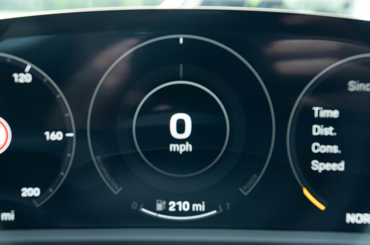 Porsche Taycan digital dials