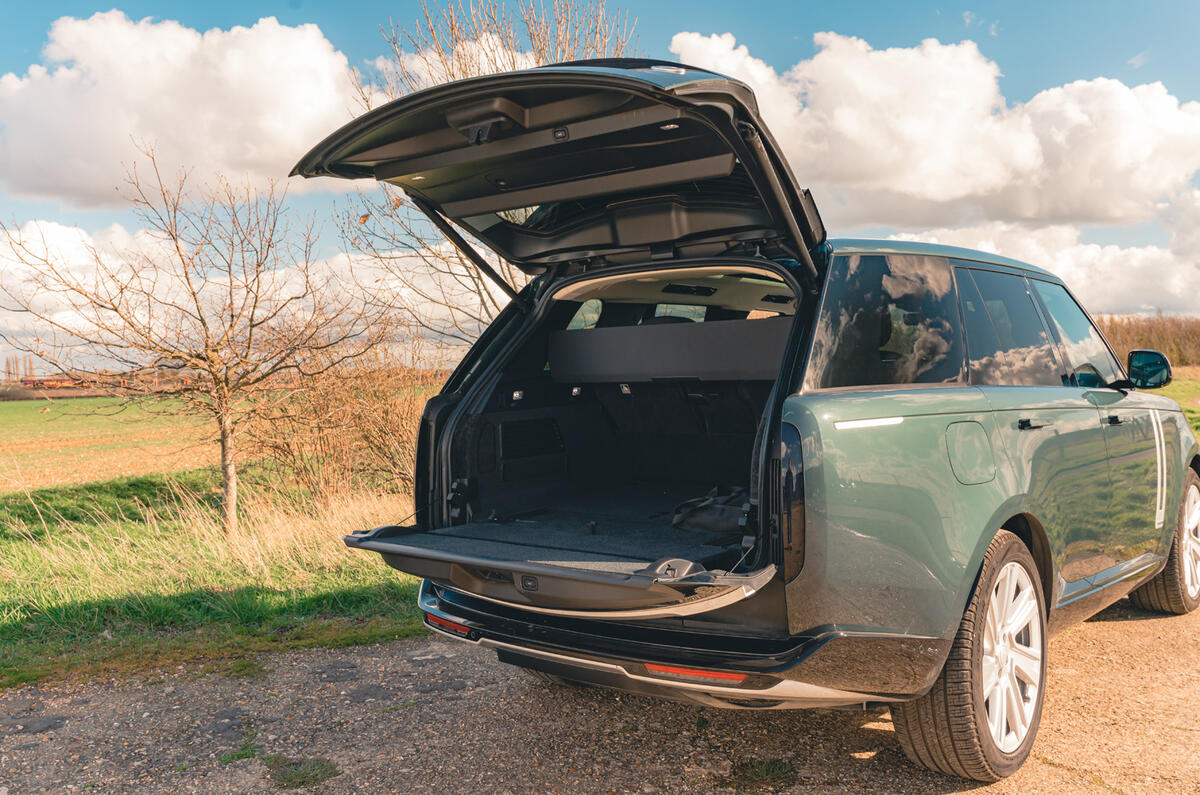Range Rover boot open Range Rover boot open