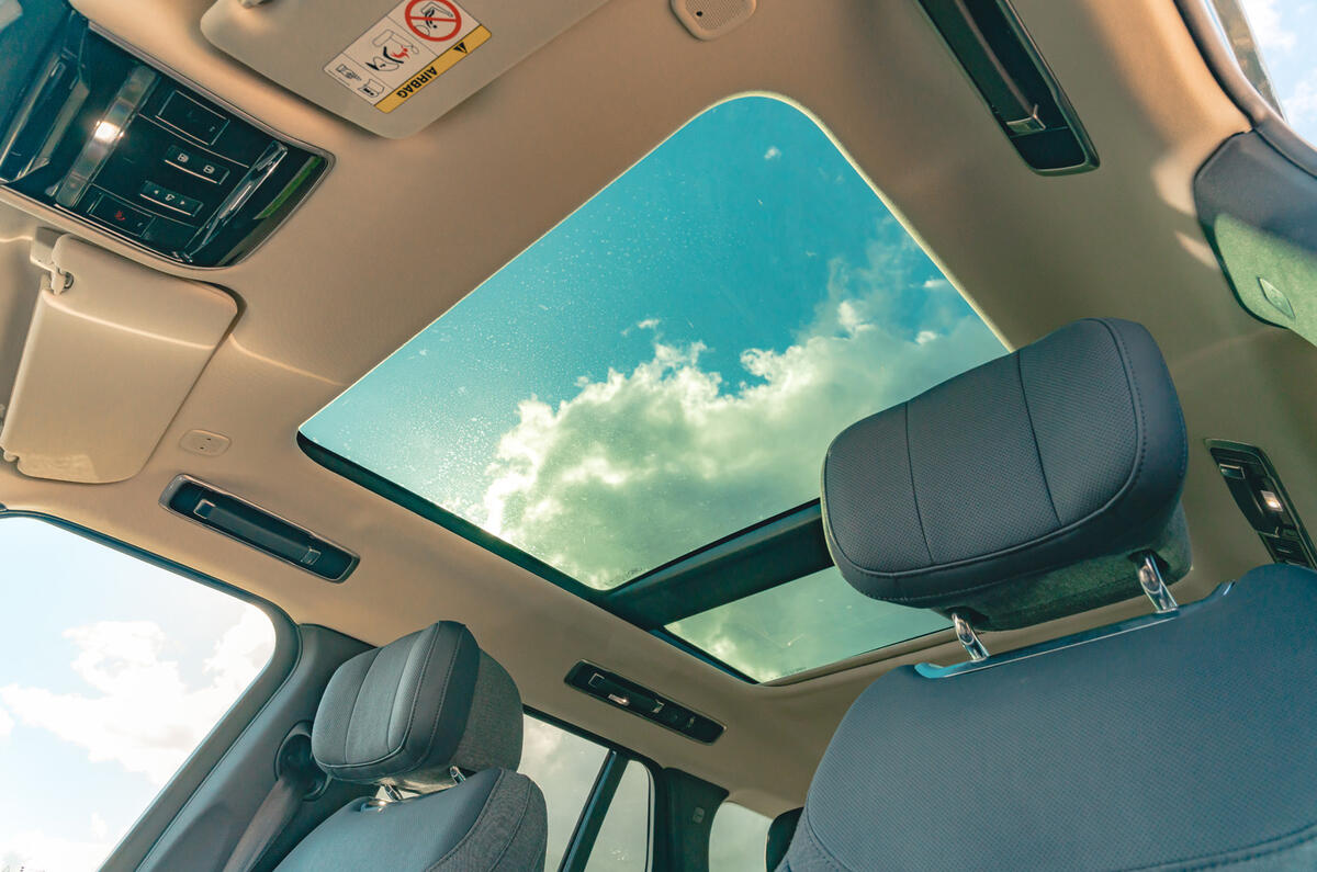 Range Rover panoramic sunroof Range Rover panoramic sunroof