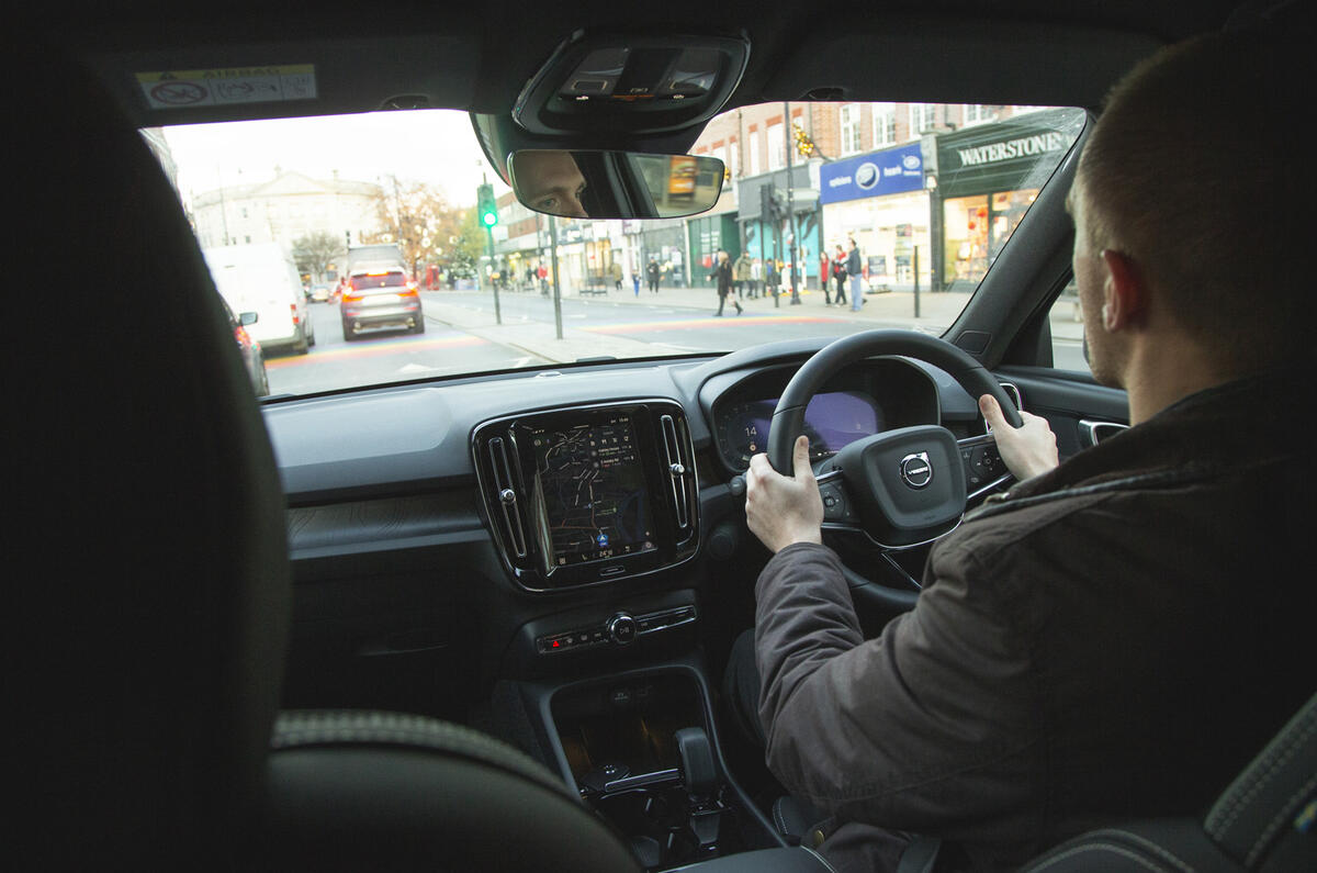 Volvo XC40 Recharge front interior climbing 2 Volvo XC40 Recharge front interior climbing 2