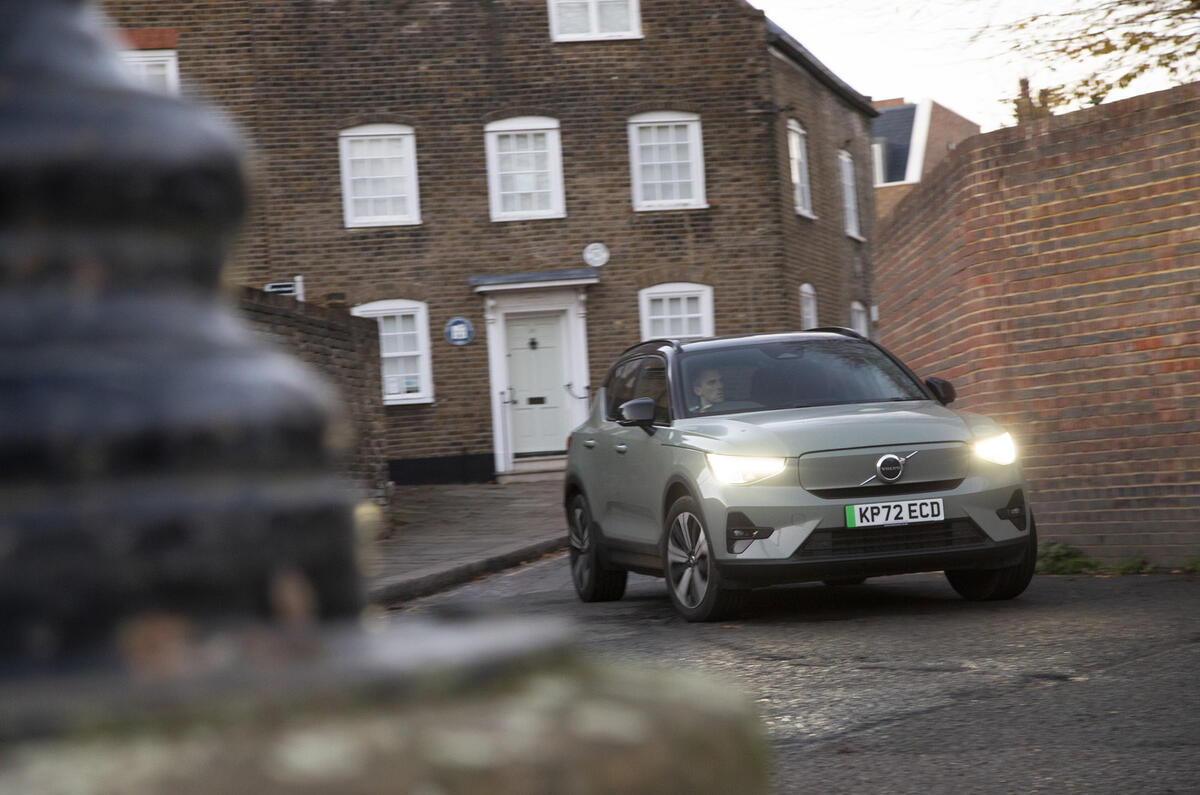 Volvo XC40 Recharge lights cornering Volvo XC40 Recharge lights cornering