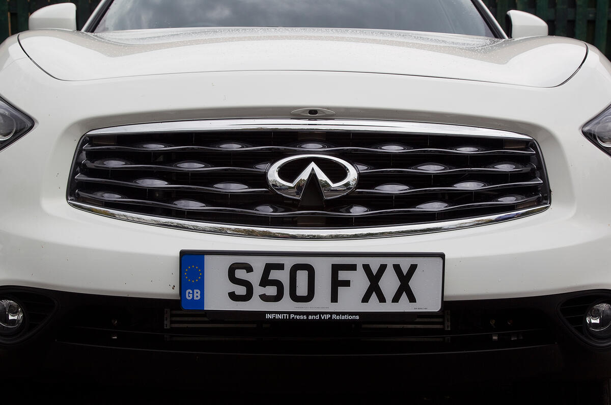 The double-arch grille and wave-form bonnet with its pronounced bulge at each side are distinctive Infiniti FX front grille