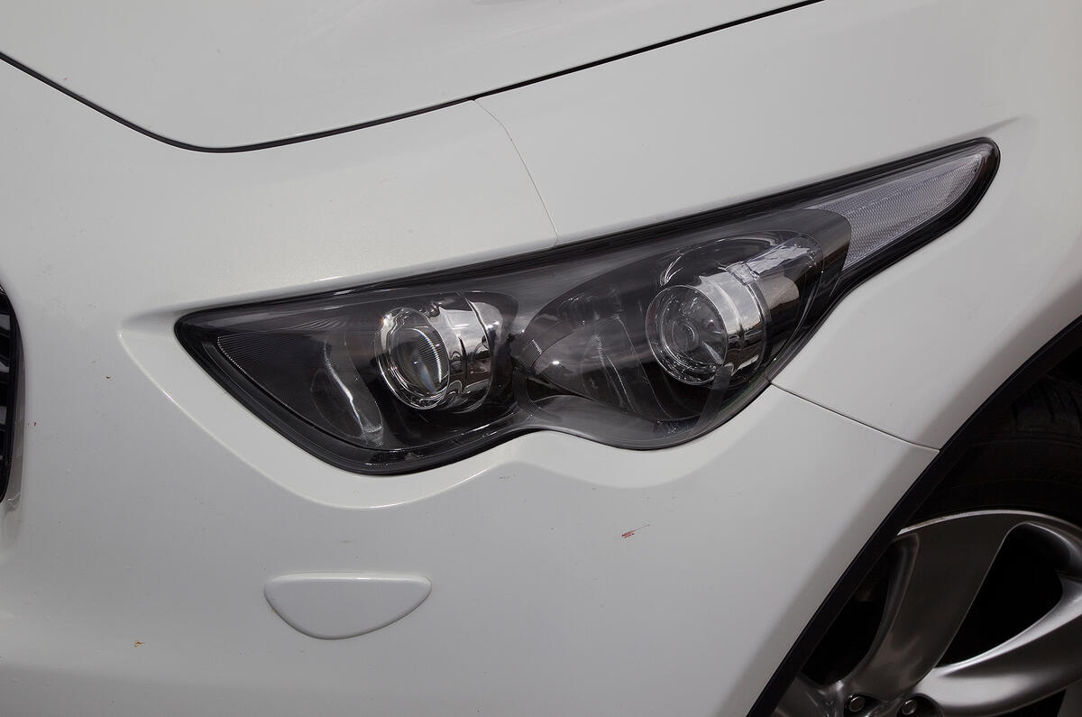 The FX’s headlights mirror the design of those found on G37 models Infiniti FX headlights