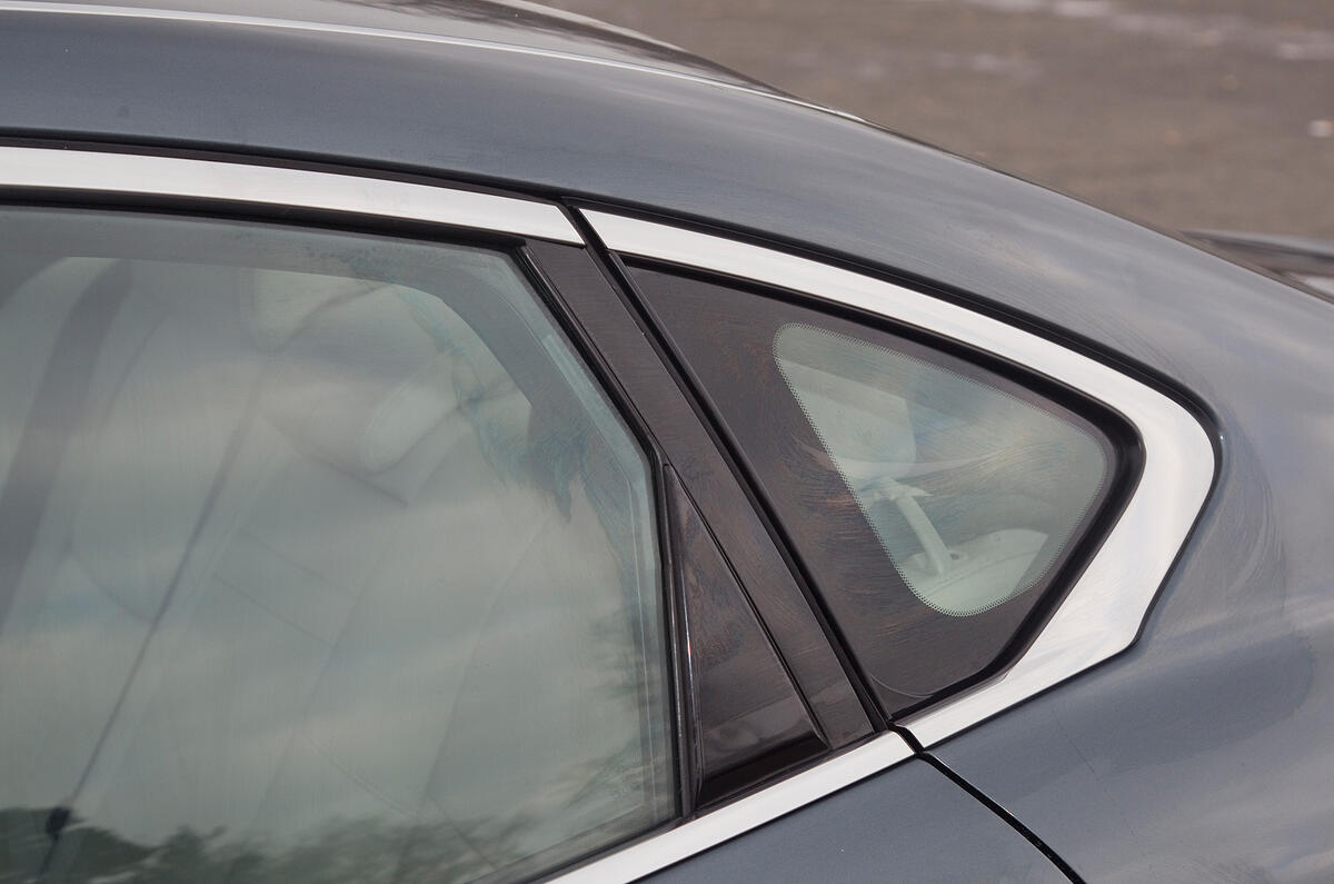 The narrowing window line that rises over the rear wheel arch gives a coupe appearance Infiniti M rear window