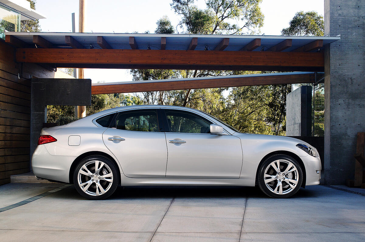 no title Infiniti M hybrid in 2011