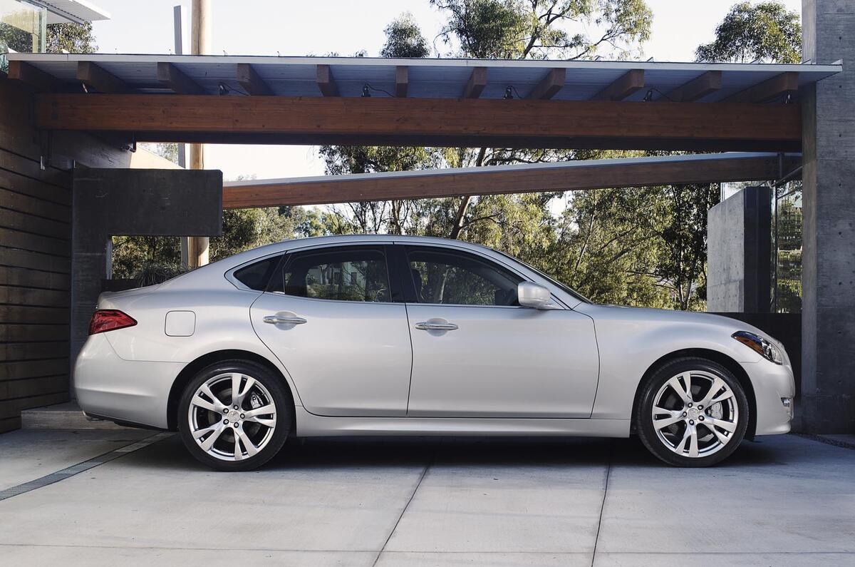 Infiniti M 's clever new tech