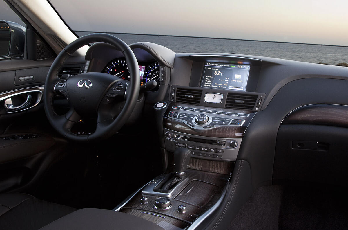 Infiniti M 's clever new tech