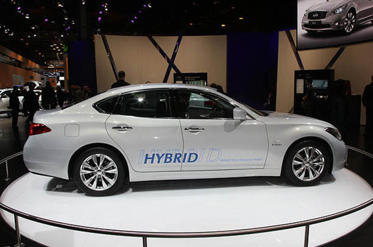 Paris motor show: Infiniti M hybrid