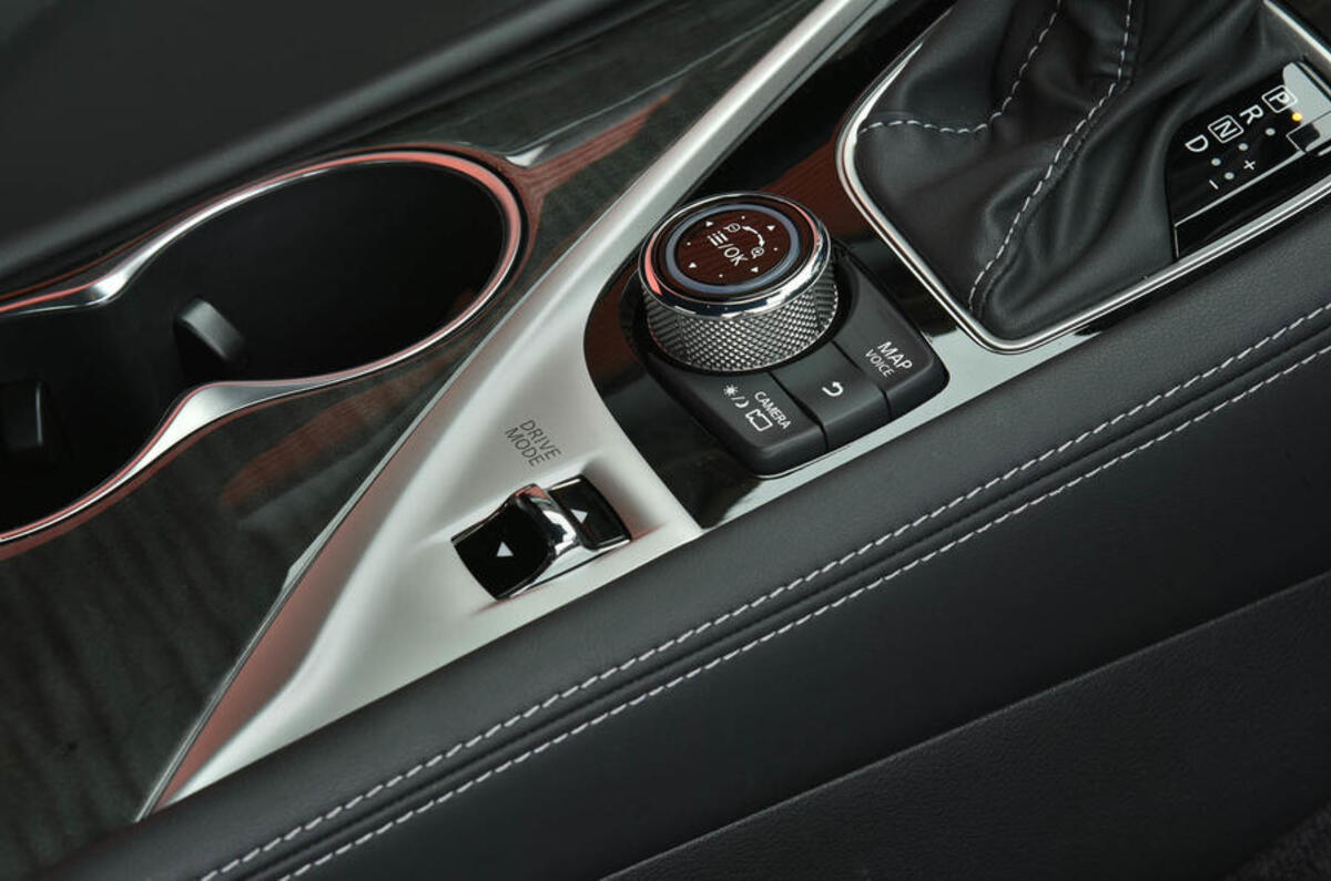 Infiniti Q60 driving modes