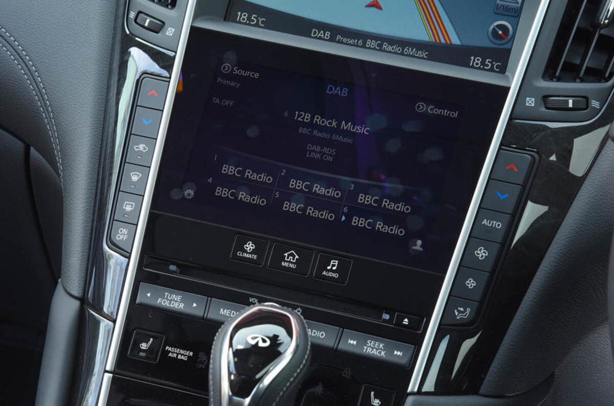 Infiniti Q60 second screen