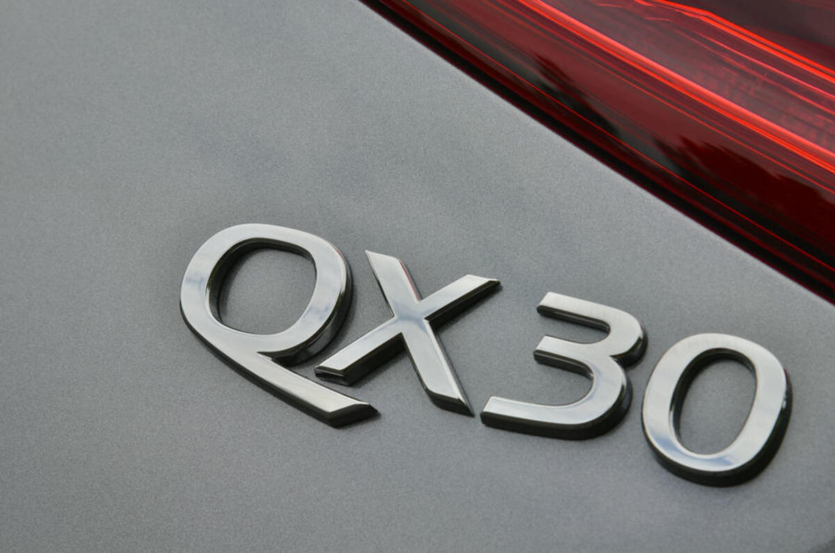 Infiniti QX30 badging
