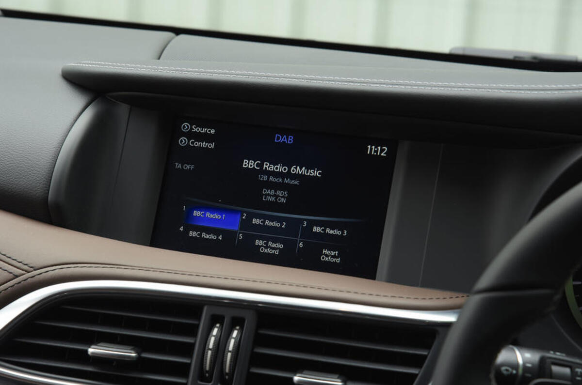 Infiniti QX30 infotainment system
