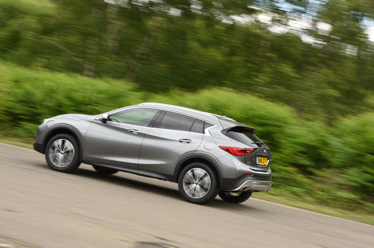 Infiniti QX30 rear cornering