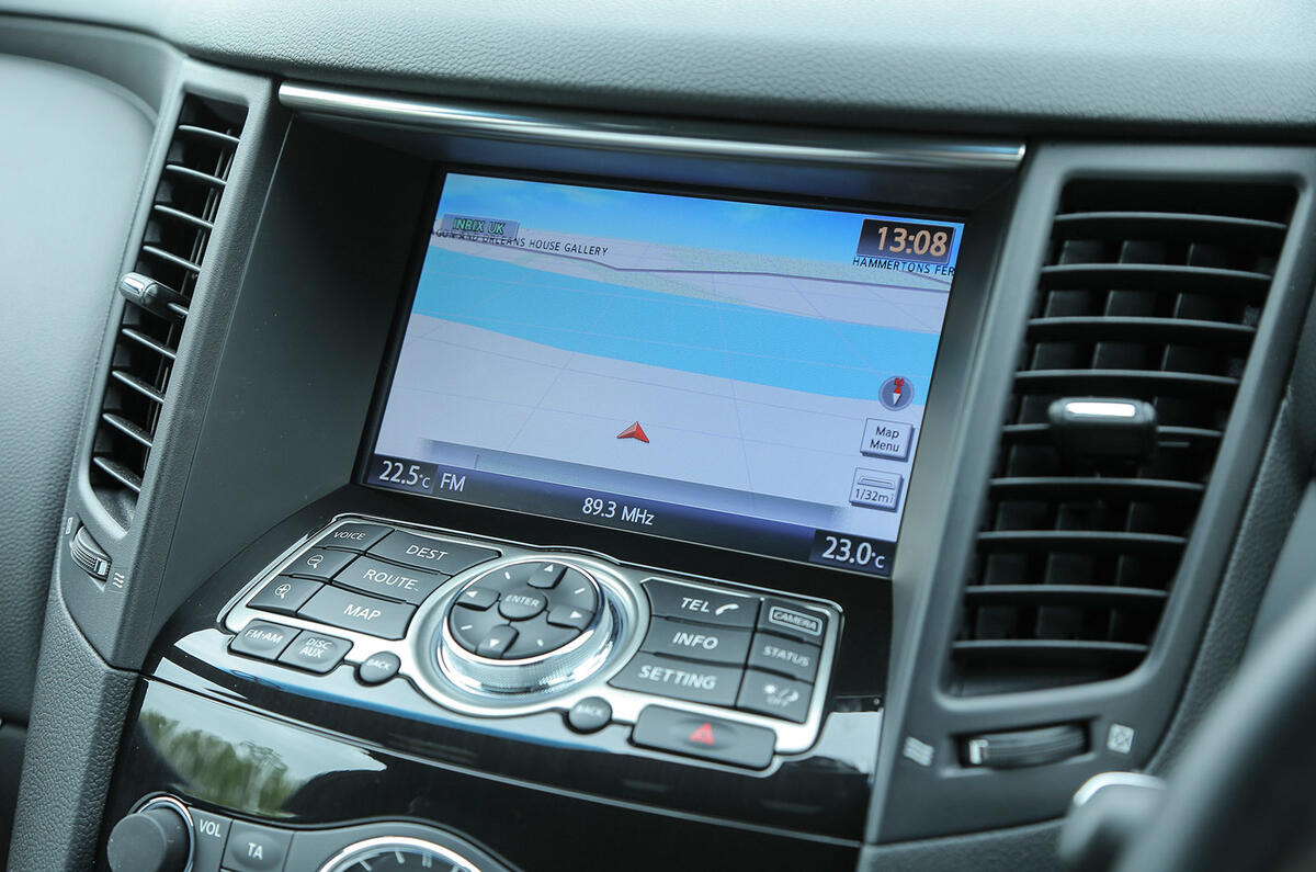Infiniti QX70 infotainment screen