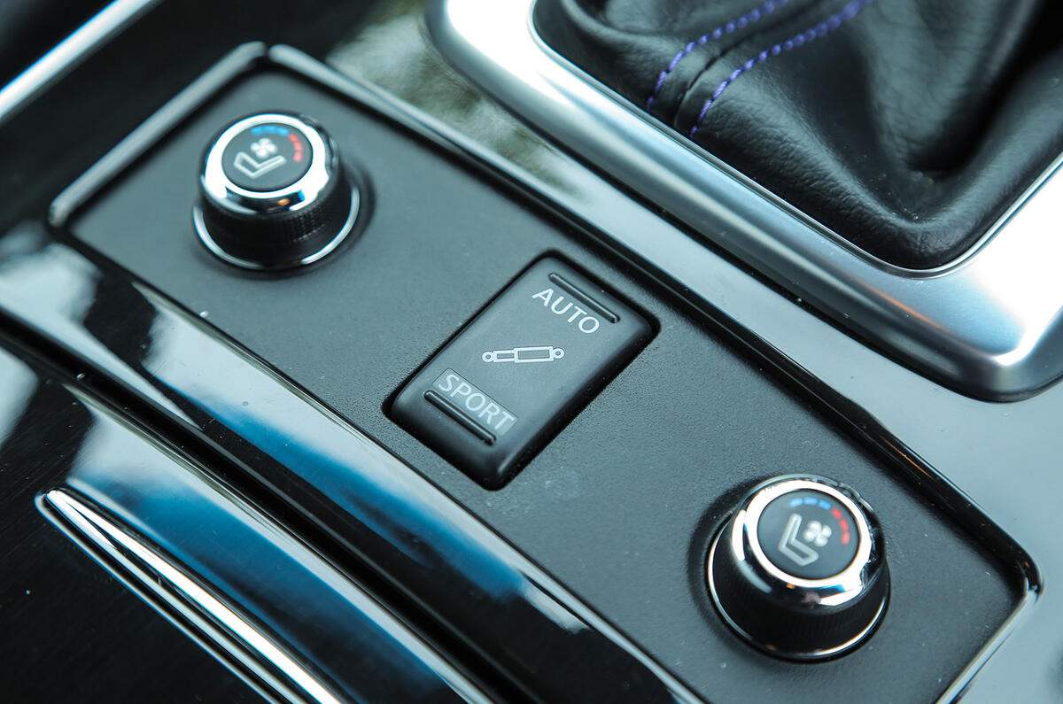 Infiniti QX70 adjustable suspension button