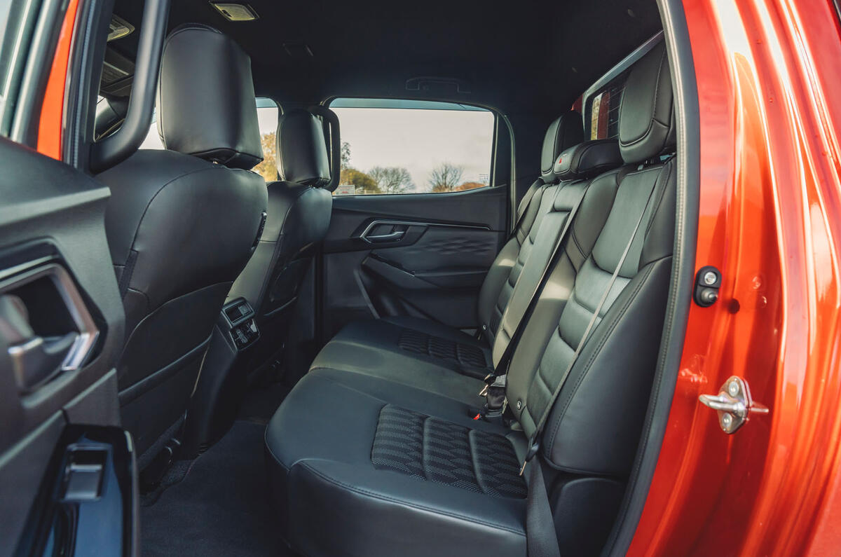 Isuzu D MAX AT35 Arctic Trucks=review 2025 025