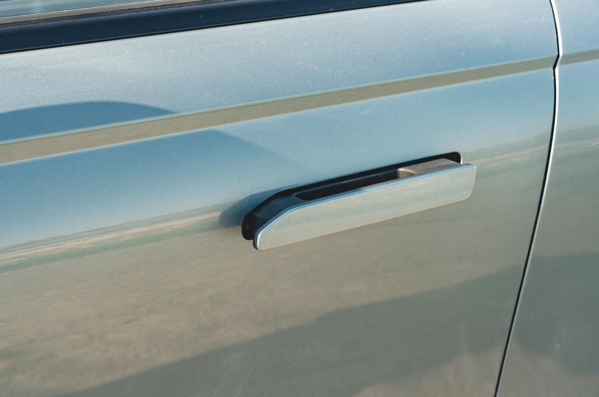 Jaecoo J7 RT 2025 Review door handle 3