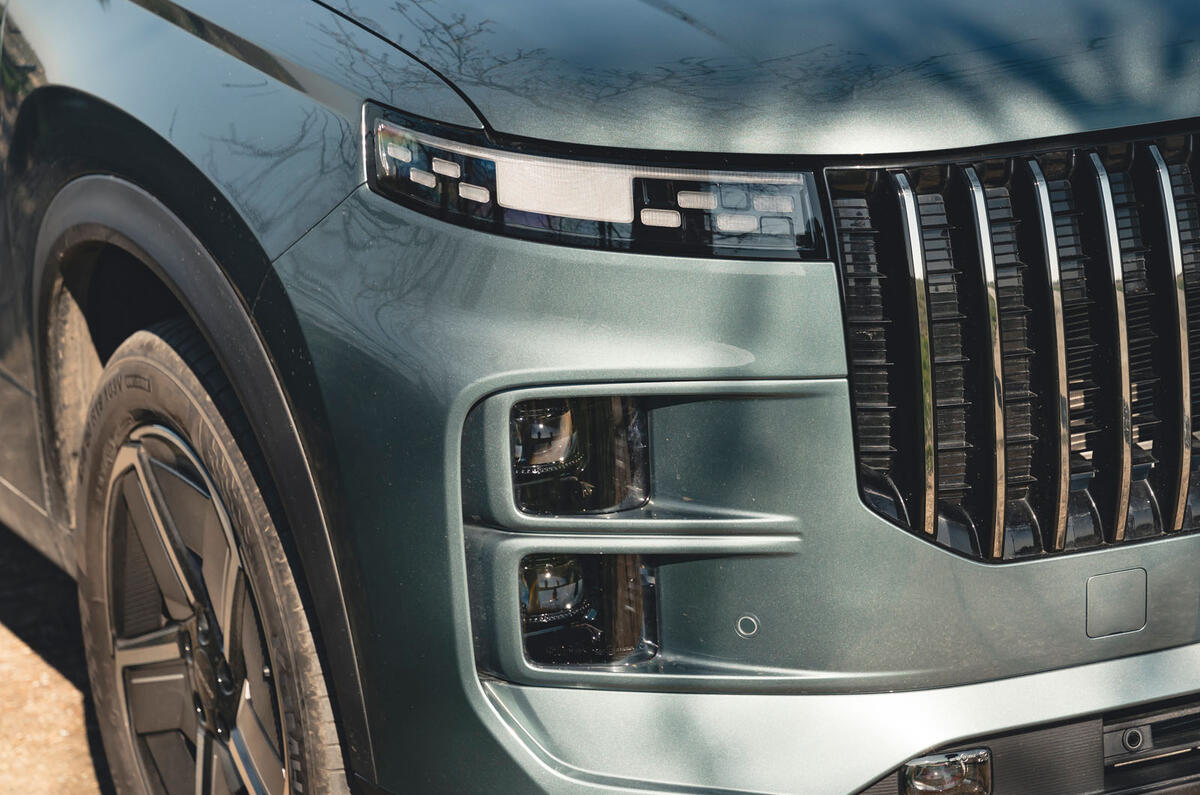 Jaecoo J7 RT 2025 Review headlight 29