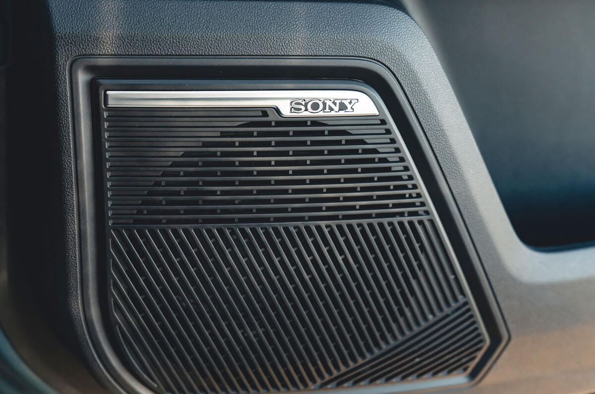 Jaecoo J7 RT 2025 Review speaker grille 12