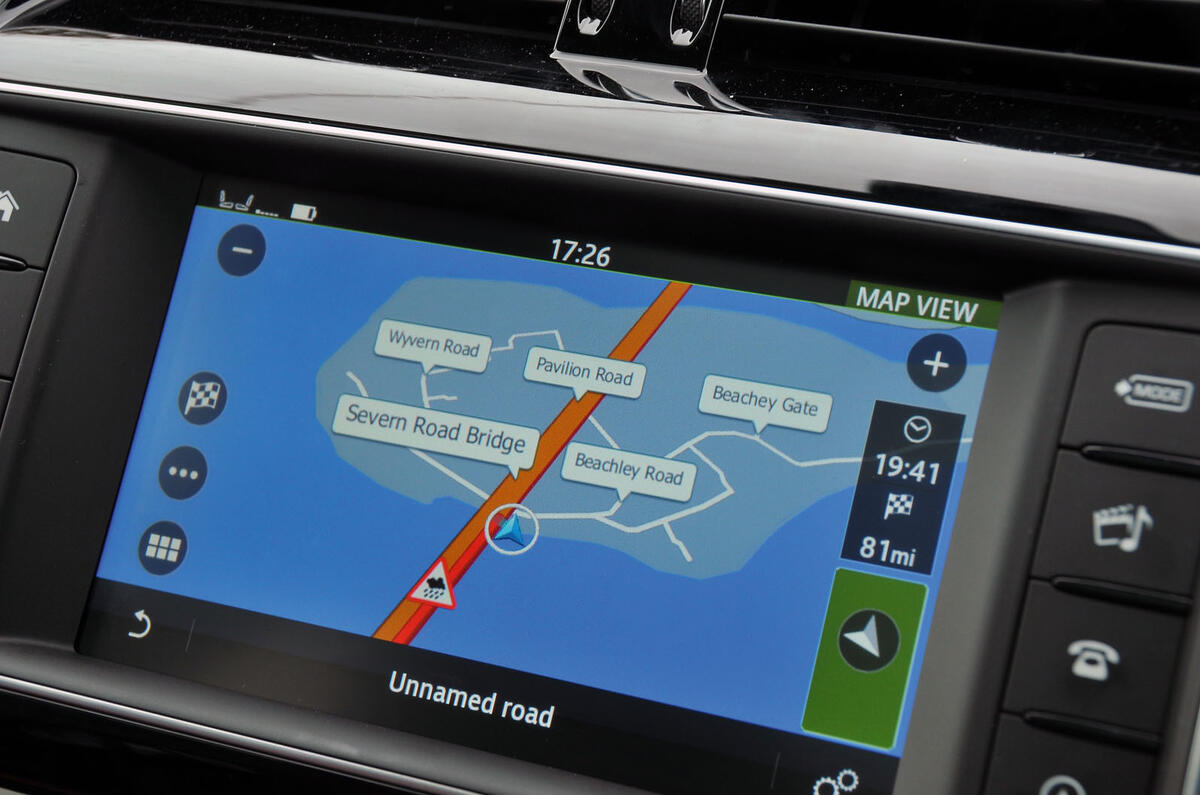 Jaguar F-Pace 8.0in sat nav
