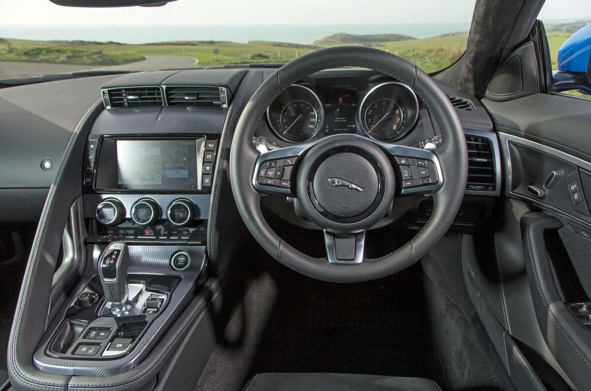Jaguar F-Type 2.0 dashboard