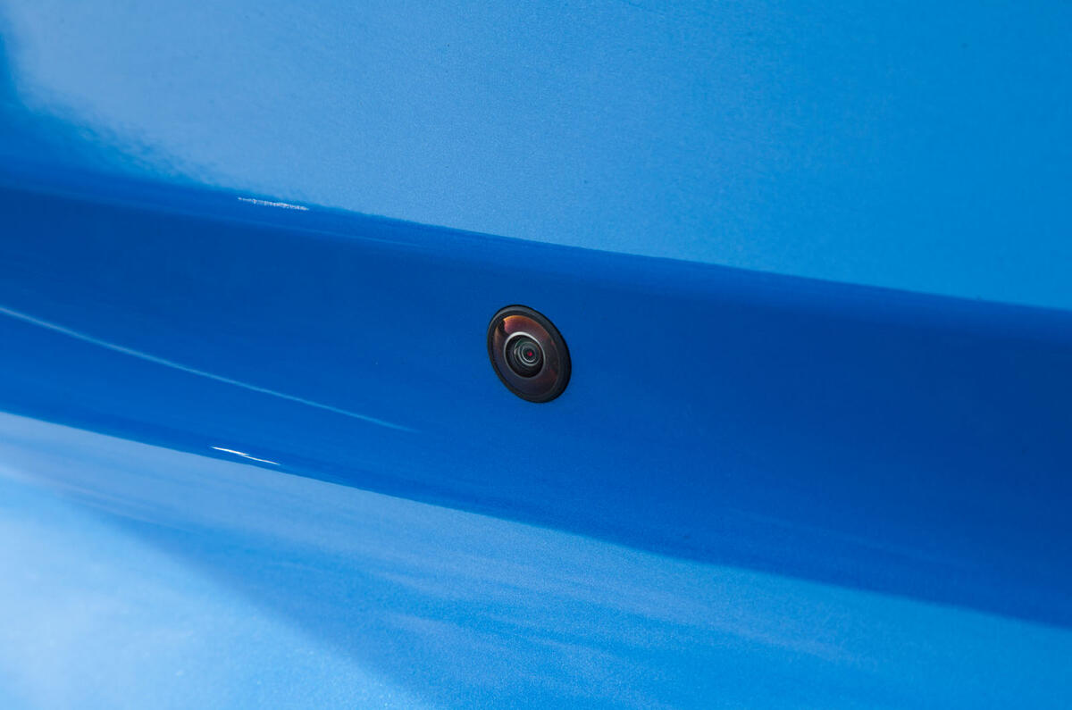 Jaguar F-Type 2.0 reversing camera