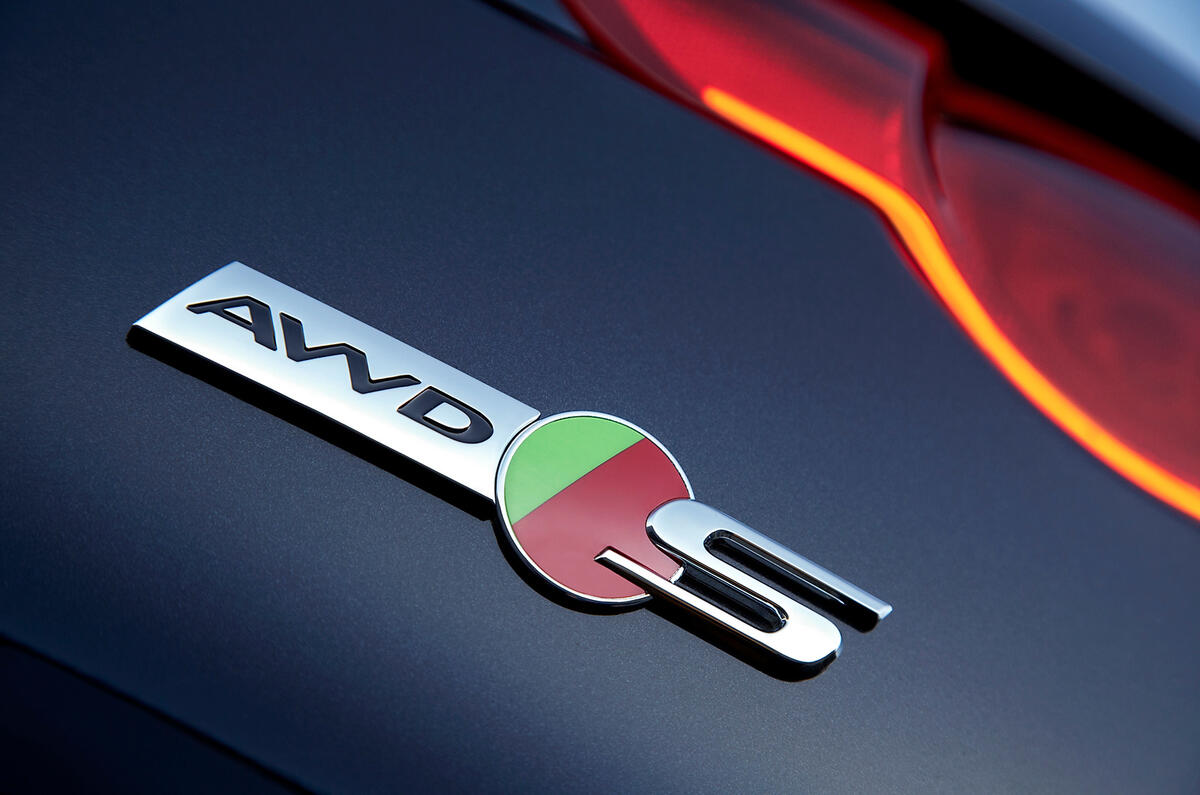 Jaguar confirms manual and AWD options for MY2016 F-type