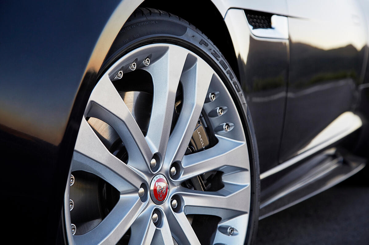 Jaguar confirms manual and AWD options for MY2016 F-type