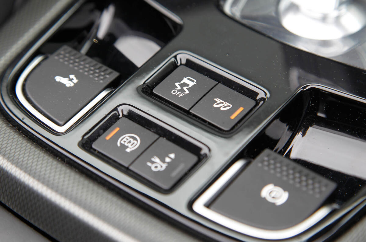 Jaguar F-Type Convertible roof controls