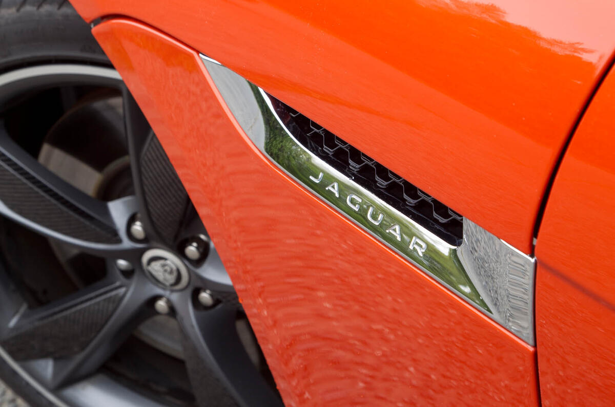 Jaguar F-Type Convertible bonnet vents