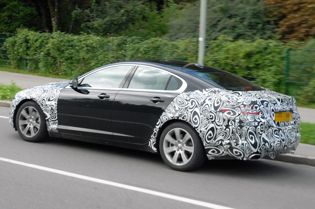 Jaguar XF facelift - first pics