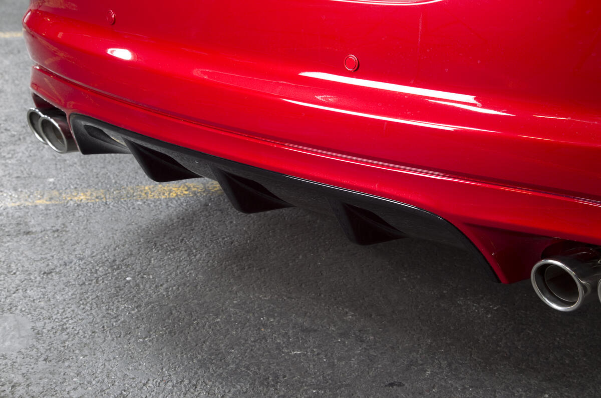 New York motor show: new Jaguar XF