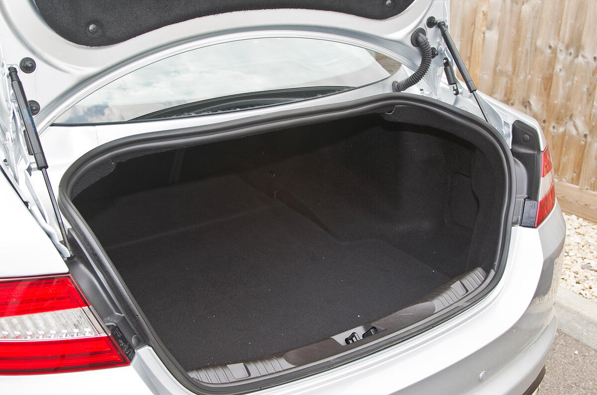 Jaguar XF boot space