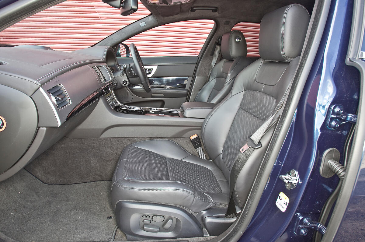 Jaguar XF Sportbrake front seats