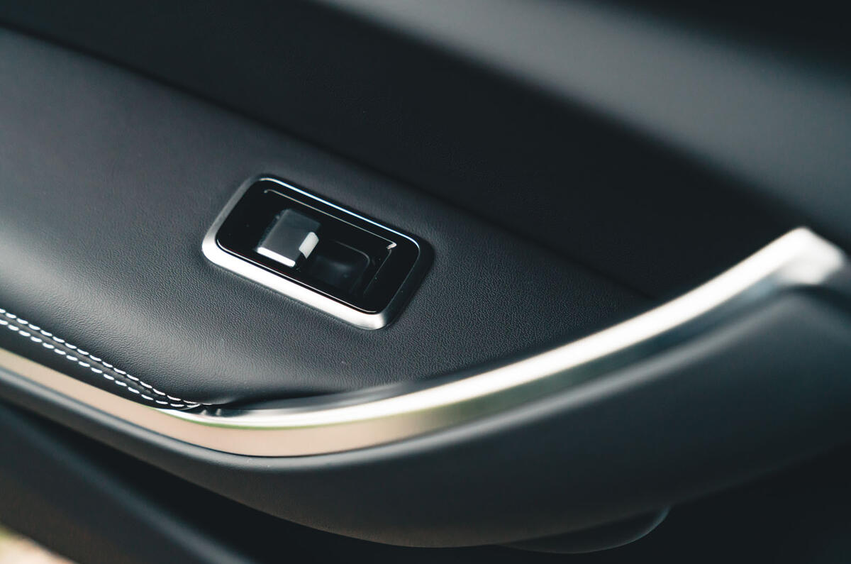jaguar xf sportbrake avis 2023 020 garniture de porte