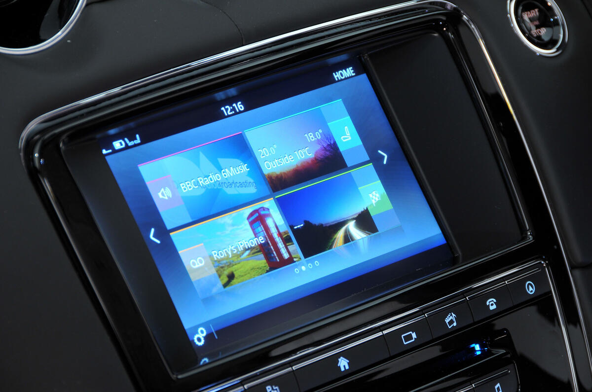Jaguar XJ infotainment