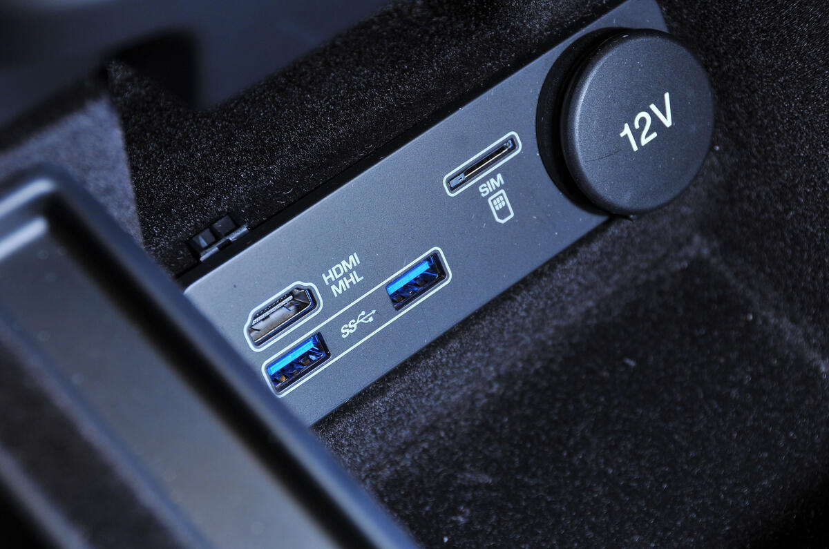 Jaguar XJ multimedia ports