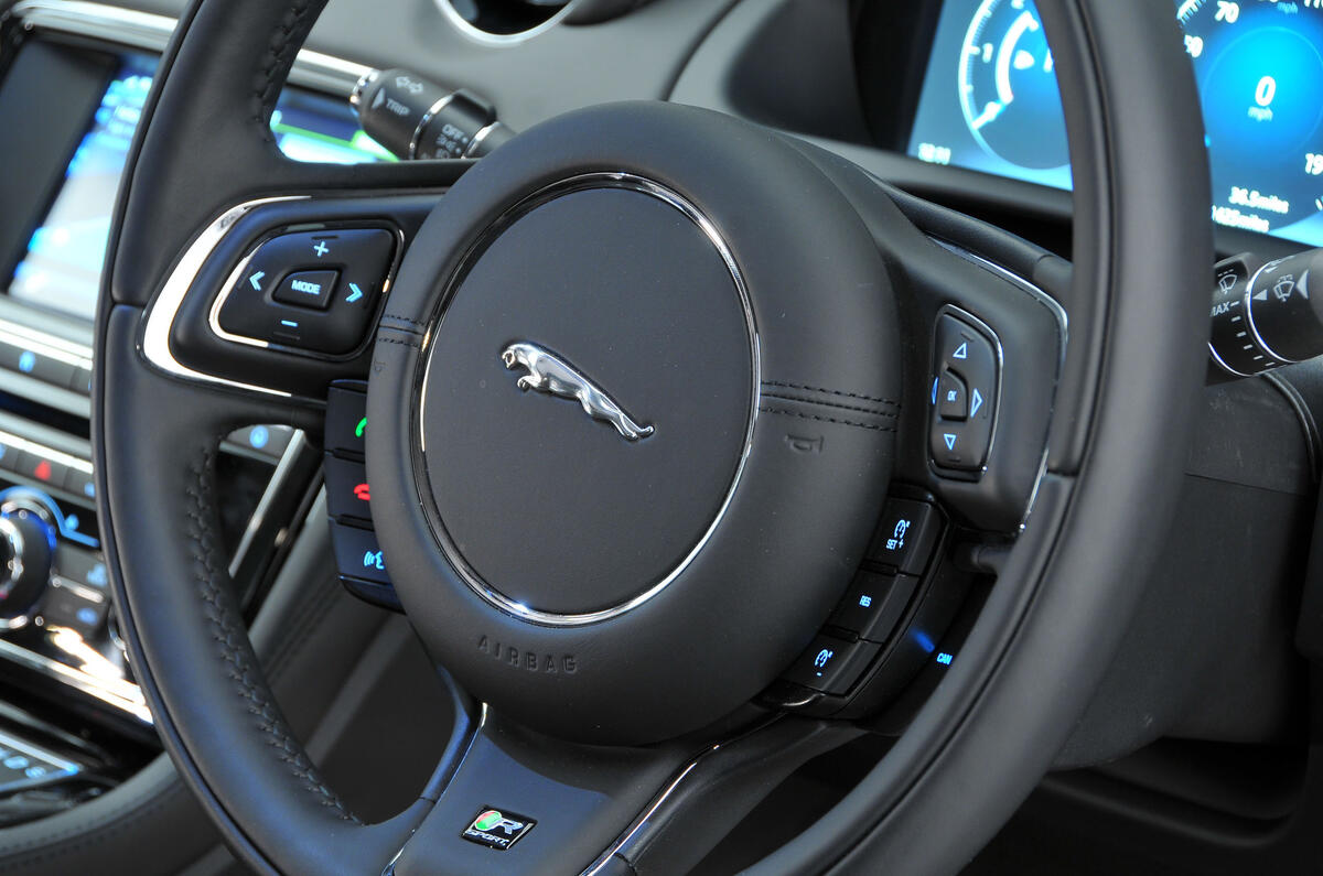 Jaguar XJ steering wheel buttons