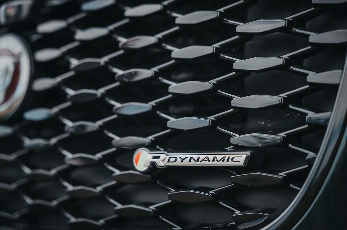 Jaguar XF calandre