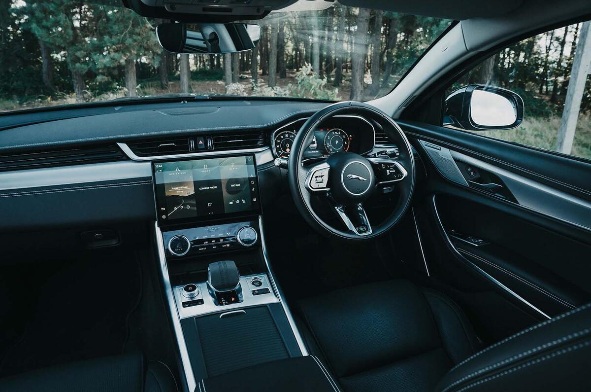 Tableau de bord intérieur de la Jaguar XF