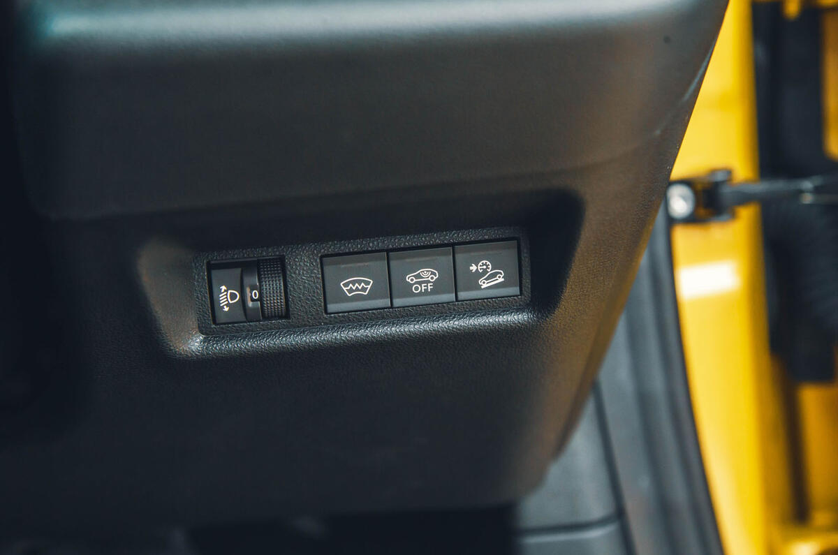 jeep avenger review 2024 18 buttons jeep avenger review 2024 18 buttons