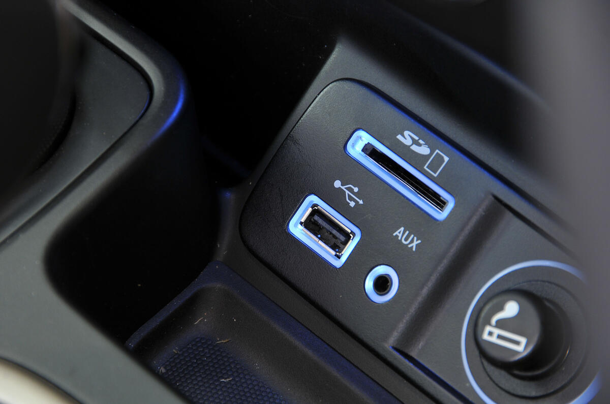 Jeep Cherokee multimedia ports