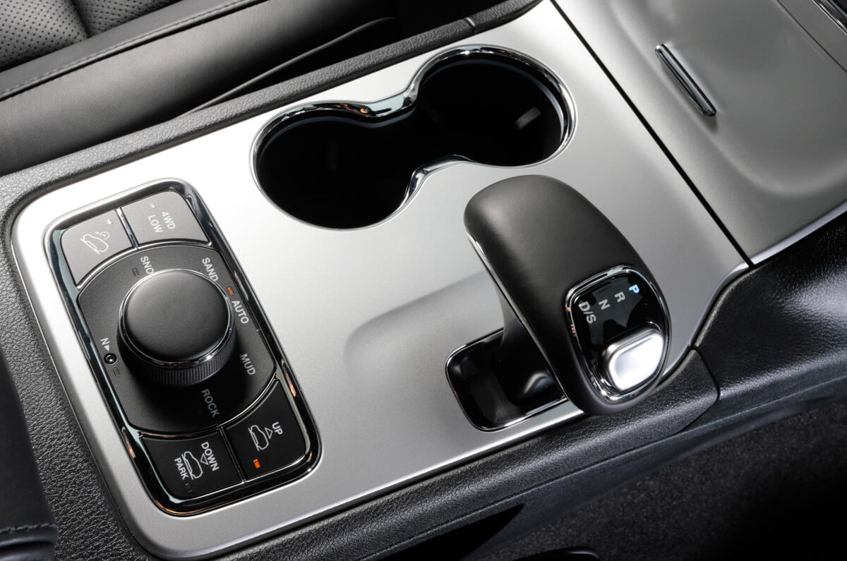 Facelifted Jeep Grand Cherokee details revealed