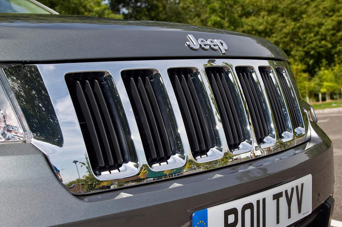 Jeep Grand Cherokee chrome grille