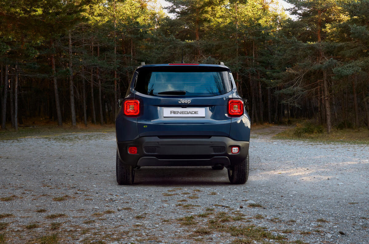 Jeep Renegade full rear static