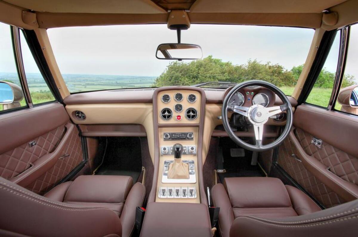 JIA Interceptor R dashboard