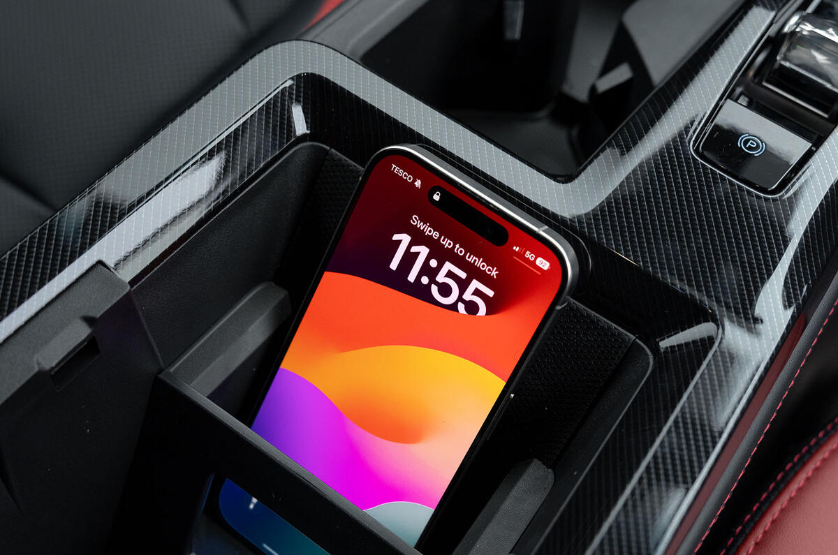 KGM Actyon review 2025016 centre console